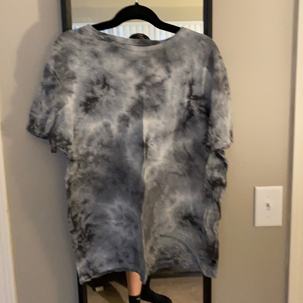 Tye dye men’s shirt sleeve graphic Tee!